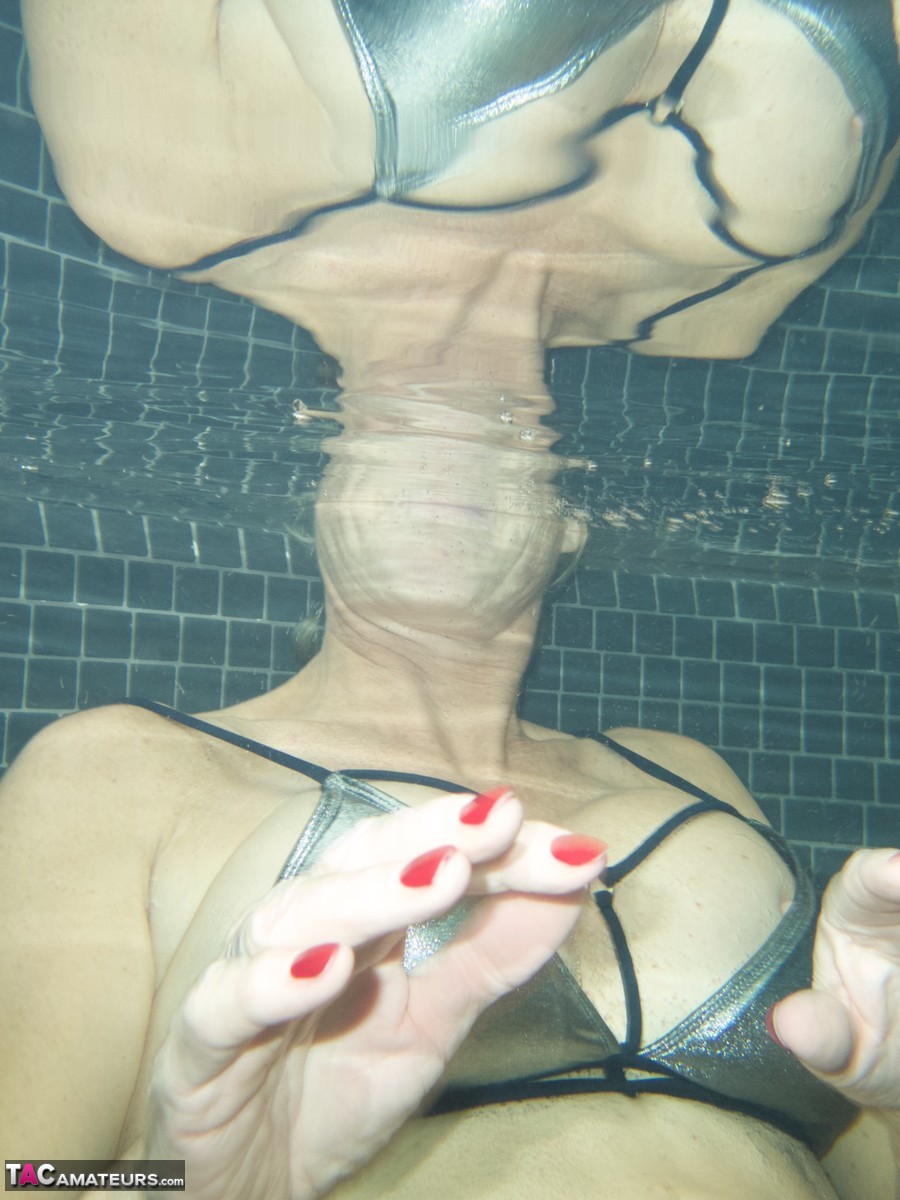 Fingering In The Pool